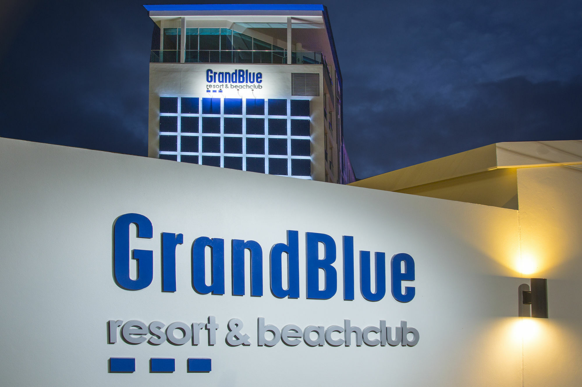 Grandblue Resort & Beachclub Mae Phim Exterior photo